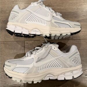 Nike Air Zoom Vomero 5 White Vast Grey W Sz 6.5 - FQ7079-100